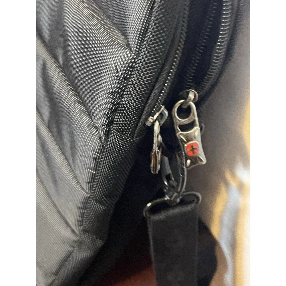 SwissGear black large
